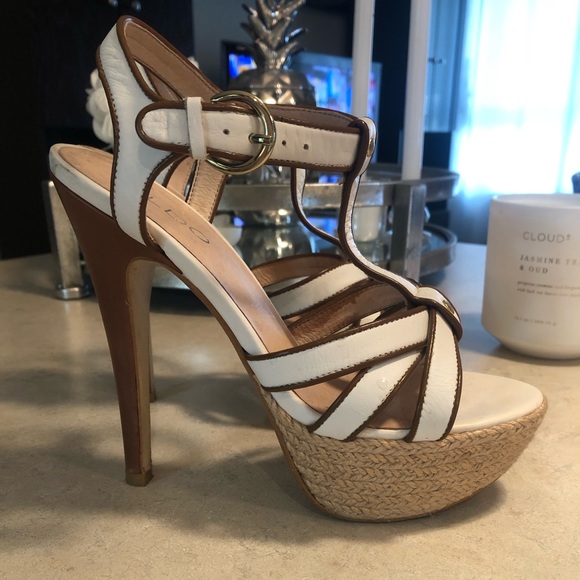 3/20$ Tribute Pump Inspired Aldo White Heals 37 - Picture 3 of 11